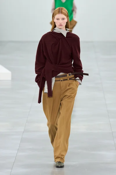 Look 28